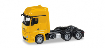 Herpa 305167-003  Mercedes-Benz Actros Gigaspace 6x4 Zugmaschine, gelb