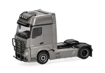 Herpa 311533-006  Mercedes-Benz Actros '18 L Gigaspace Zugmaschine 2achs mit Lampenbügel und Rammschutz, grau