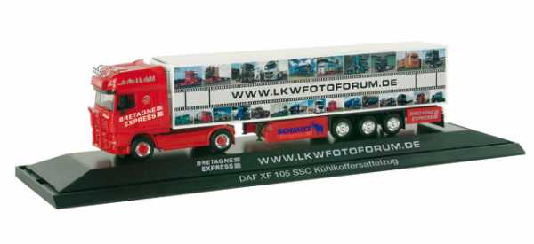 Herpa 121293 DAF XF 105 SSC Kühlkoffer-Sattelzug "WWW.LKWFOTOFORUM.DE"